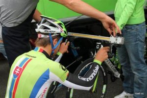 image: a cyclist aligning their handlebars