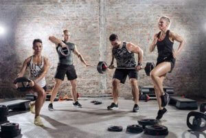 2 men and 2 women training together